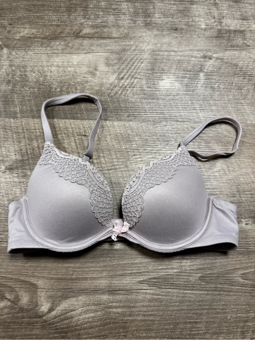 Victoria’s Secret Body by Victoria Push-Up Bra Size 32B